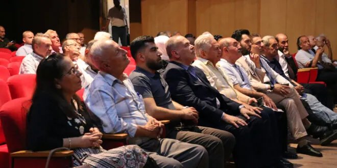 محاضرة نقدية في حلب تستكشف آفاق الشعر الحديث والإبداع