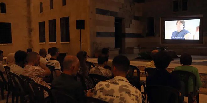 في حلب: فيلم "أماكن استثنائية" يربط سينمائياً بين التاريخ وقضايا الهوية واللجوء