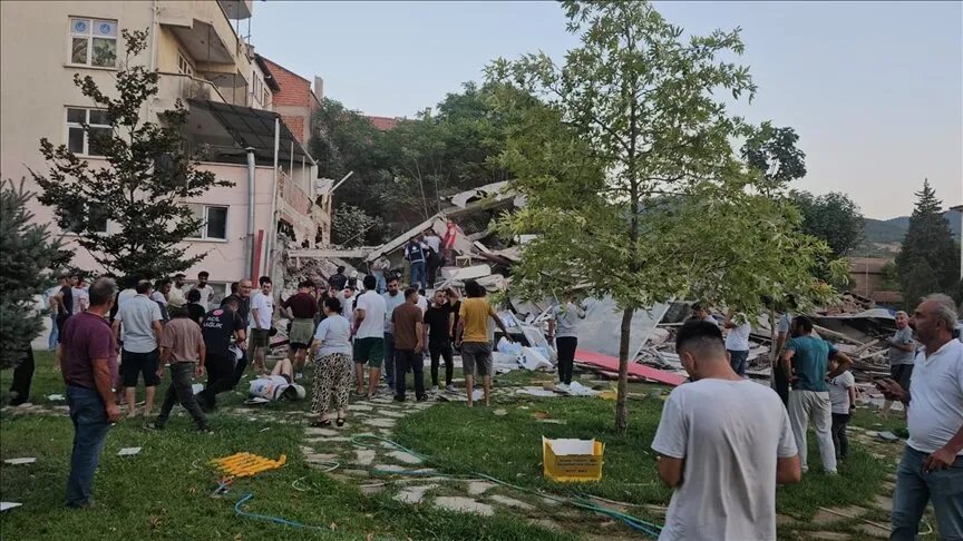 زلزال قوي يهز باليكسير التركية: تفاصيل وتصريحات الرئيس أردوغان