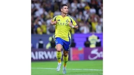 رونالدو يشعل المدرجات بـ"العرضة" بعد قيادة النصر للفوز على الرياض