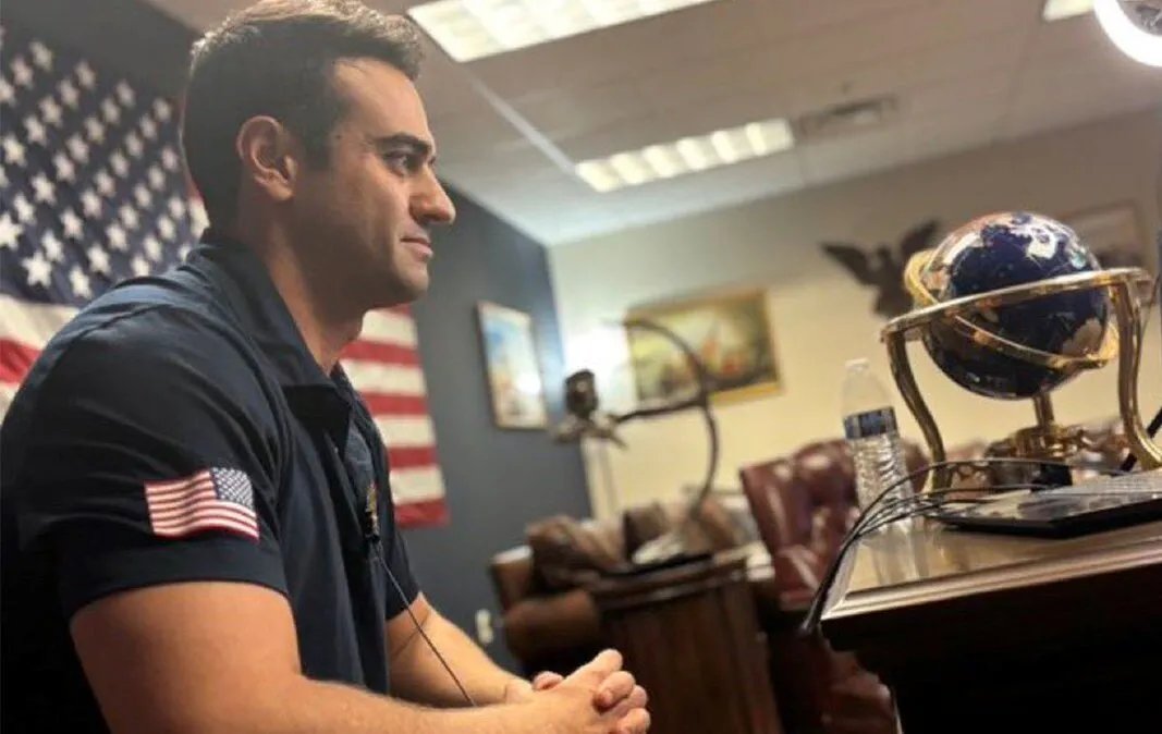 زيارة مفاجئة: عضو الكونغرس الأميركي إبراهيم حمادة يلتقي الرئيس الشرع في دمشق لبحث السلام والأمن