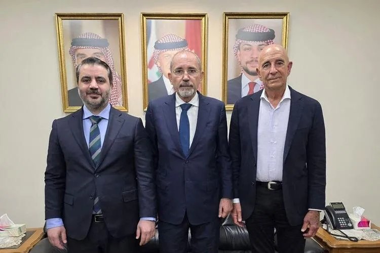 الأردن يستضيف اجتماعاً ثلاثياً حاسماً بين سوريا والولايات المتحدة لبحث إعادة الإعمار