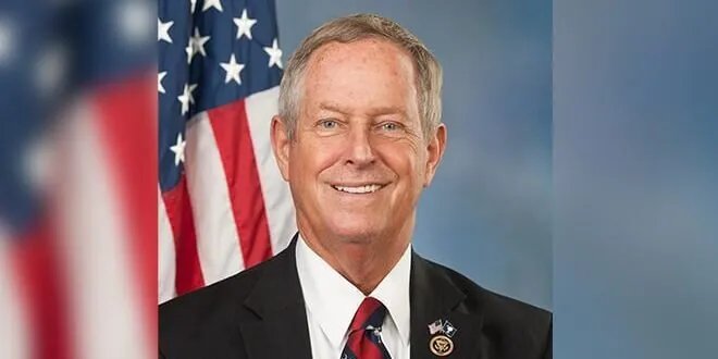 سيناتور أمريكي يطالب برفع القيود على الصادرات إلى سوريا