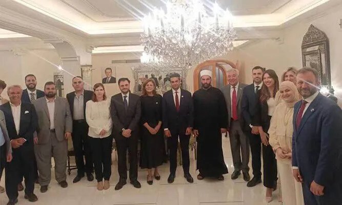 زيارة تاريخية: نائب أمريكي يصل دمشق قادماً من إسرائيل مباشرةً ويجري مباحثات مع مسؤولين سوريين