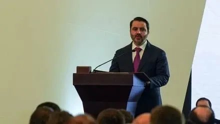 بعد غياب عقدين: وفد سوري رفيع المستوى يشارك في اجتماعات البنك الدولي بواشنطن وسط ترقب للعقوبات الأمريكية