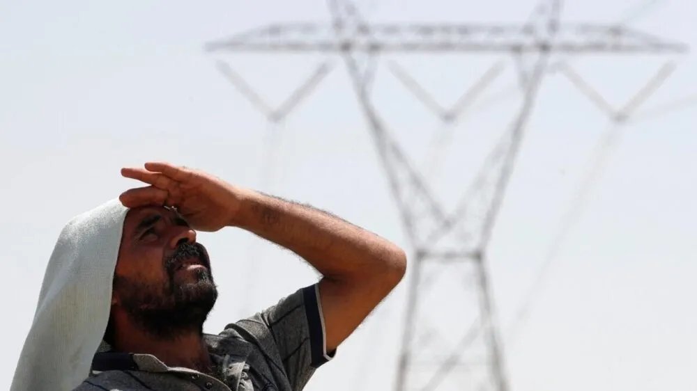 العراق يغرق في الظلام: انهيار شبكة الكهرباء الوطنية مع ارتفاع قياسي في درجات الحرارة
