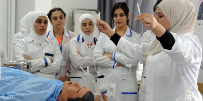 معسكر تدريبي مكثف في دمشق يرفع كفاءة مهارات طالبات التمريض