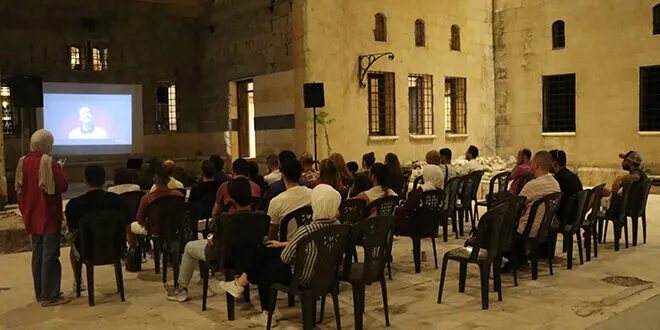 دار رجب باشا بحلب تحتفي بأفلام يزن النكدلي وتناقش قضايا المهجرين السوريين