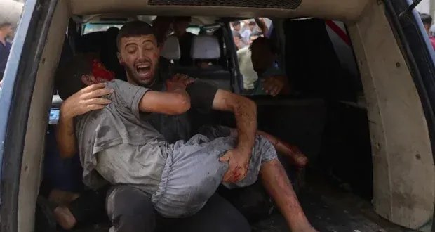 تصاعد العنف في غزة ودير البلح: قتلى وجرحى جراء قصف إسرائيلي