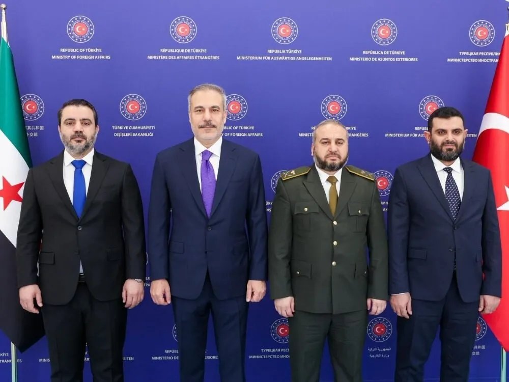 زيارة وفد سوري رفيع المستوى لأنقرة: هل تحمل بُعدًا عسكريًا واستخباراتيًا وما أهدافها؟