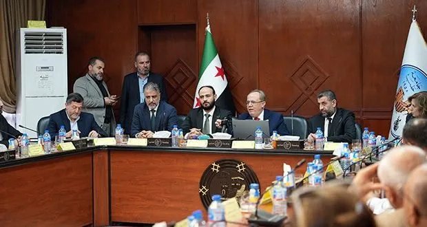 وزير التعليم العالي يبحث في حلب تطوير التعليم الجامعي ويدرس دمج الجامعات