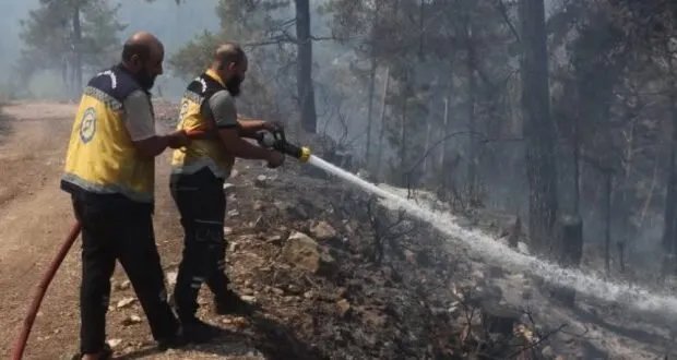 فرق الإطفاء تسيطر على 60% من حرائق منطقة التركمان بريف اللاذقية