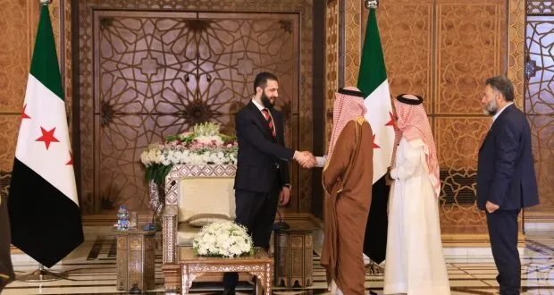 الرئيس الشرع يستقبل وفداً من إدلب ويشيد بدورهم في دعم الاستقرار والبناء