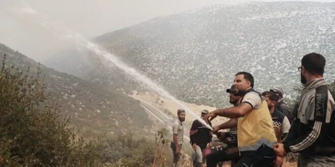 الدفاع المدني يكافح أكثر من 20 حريقاً في الساحل وحماة وإدلب وسط جهود متواصلة