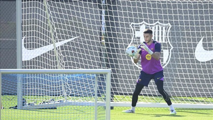 رسميًا: برشلونة يسجل الحارس خوان غارسيا بعد الموافقة على إصابة تير شتيغن