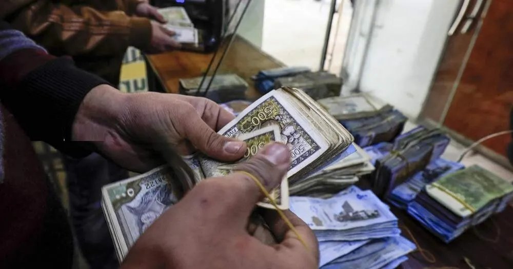 تحديث فوري: أسعار صرف الدولار واليورو والذهب مقابل الليرة السورية في السوق السوداء اليوم الجمعة 15 أغسطس 2025