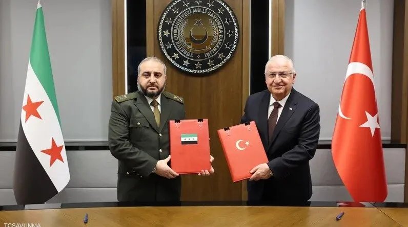 سوريا وتركيا توقعان مذكرة تفاهم عسكرية: تعاون استراتيجي ورسائل إقليمية