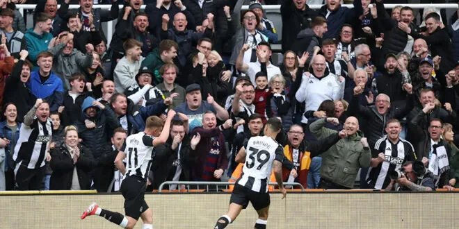 نيوكاسل يجلد مانشستر يونايتد برباعية مذلة في الدوري الإنجليزي الممتاز