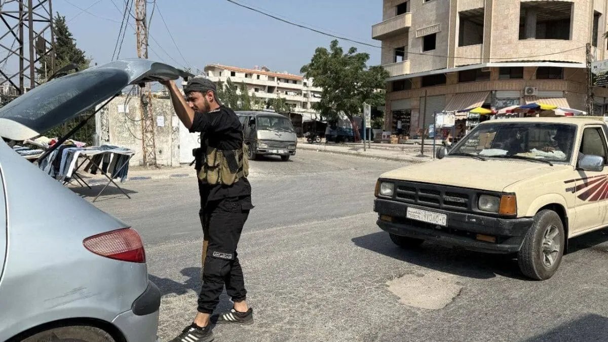 وزارة الداخلية السورية تزيل حواجز أمنية من مناطق في الساحل وتكشف عن الأسباب