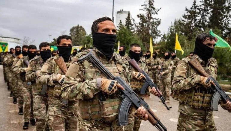 تصاعد التوتر في دير الزور: قسد تحرق منازل وتعتقل مدنيين في بلدة غرانيج