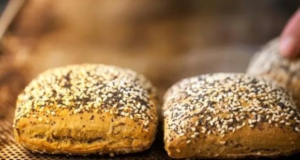 وصفة شهية وسريعة: خبز الزعتر والجبن المنزلي المثالي للساندويشات