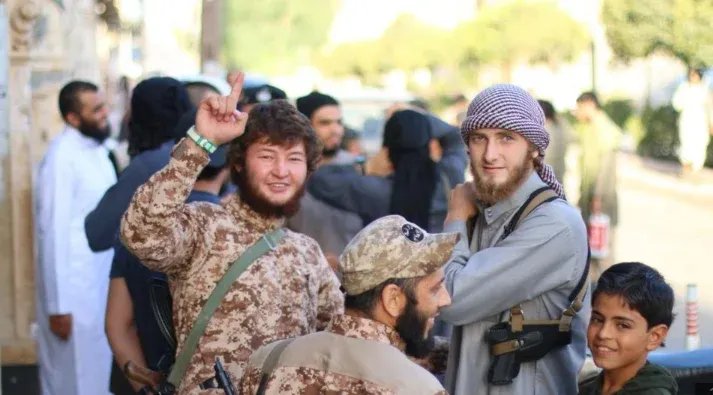 مقاتلون أجانب يتقدمون بطلب للحصول على الجنسية السورية تقديراً لمشاركتهم في القتال