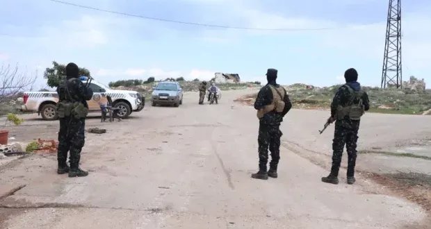 ما حقيقة تحشيدات الجيش السوري على الحدود اللبنانية ونقل أسلحة ثقيلة؟