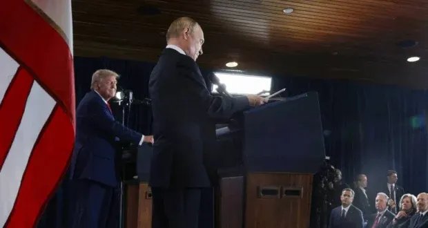 قمة ألاسكا: ابتسامة بوتين وصمت ترمب.. خمسة مشاهد تلخص اللقاء