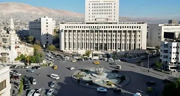 المركزي السوري يتخذ إجراءات لتسهيل صرف رواتب المتقاعدين: خطوة نحو حل جذري