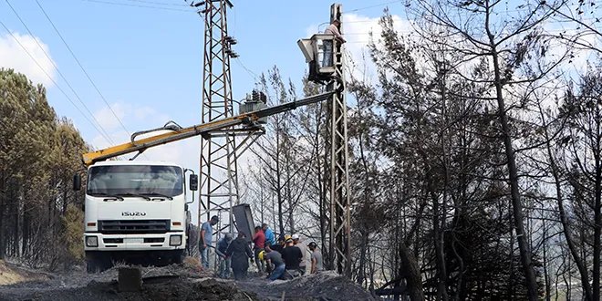 كهرباء اللاذقية تنجز 90% من إصلاح أضرار الحرائق في كسب وتستعد لإعادة التيار الكامل