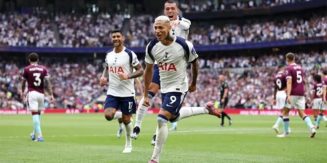 توتنهام وسندرلاند يستهلان الدوري الإنجليزي بفوزين كبيرين