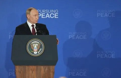 بوتين يكشف تفاصيل مباحثاته مع ترامب حول تسوية عادلة في أوكرانيا ويدعو لوقف القتال