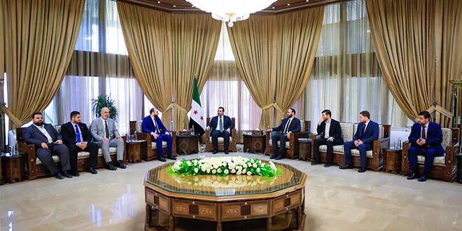 وزير الخارجية يبحث مع المحافظين آليات الاستفادة من الدعم الدولي لتحقيق التنمية المحلية