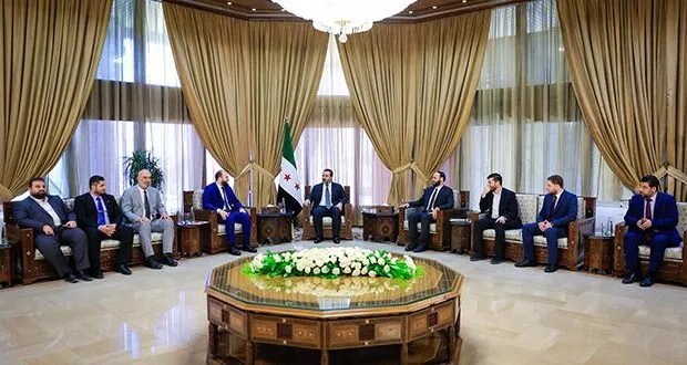 وزير الخارجية يبحث مع المحافظين آليات الاستفادة من الدعم الدولي لتحقيق الأولويات المحلية