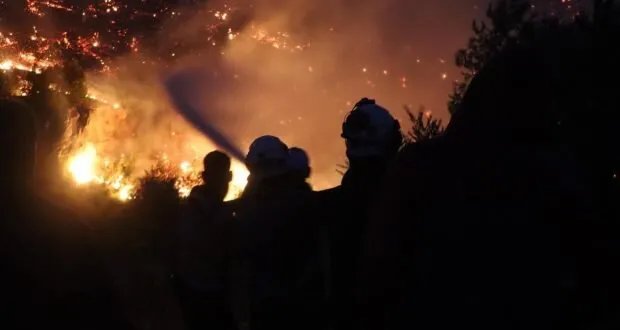 السيطرة على حرائق عرزيلات في ريف حماة الغربي بعد جهود استمرت 8 ساعات