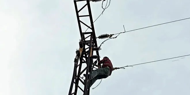 اللاذقية: عودة الكهرباء إلى الشقيفات وحي الرمل الجنوبي بعد شهر من الانقطاع بسبب الأحوال الجوية