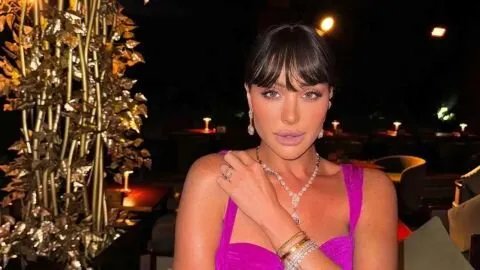 هيا كرزون تتألق في حفل عقد قرانها على عمر الكيكي بإطلالة ملكية ساحرة