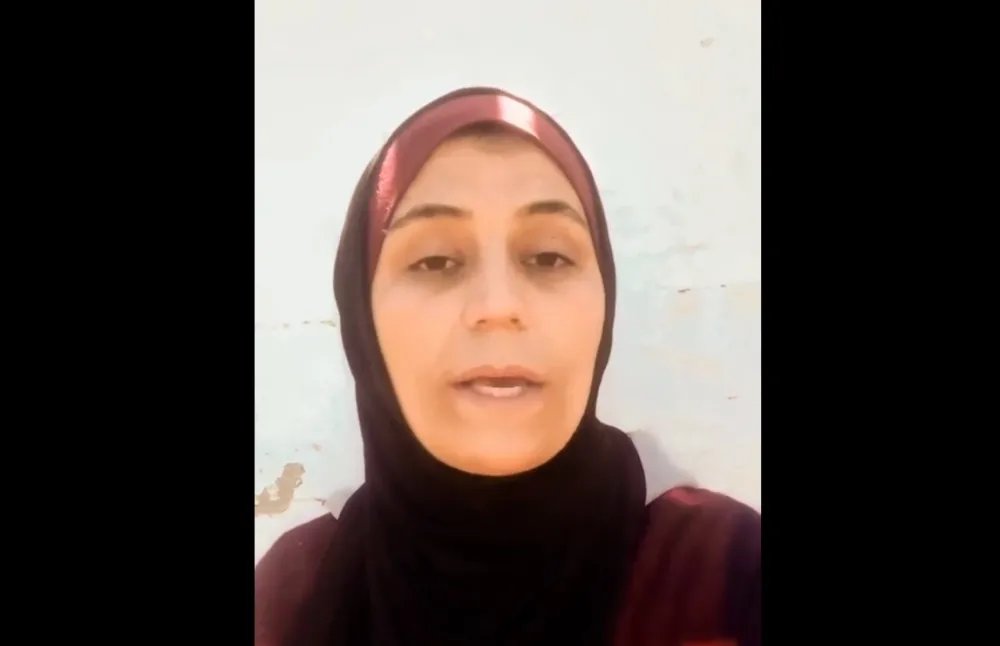 نداء استغاثة من غزة: سورية تناشد الحكومة إعادتها وأسرتها من تحت نيران الحرب