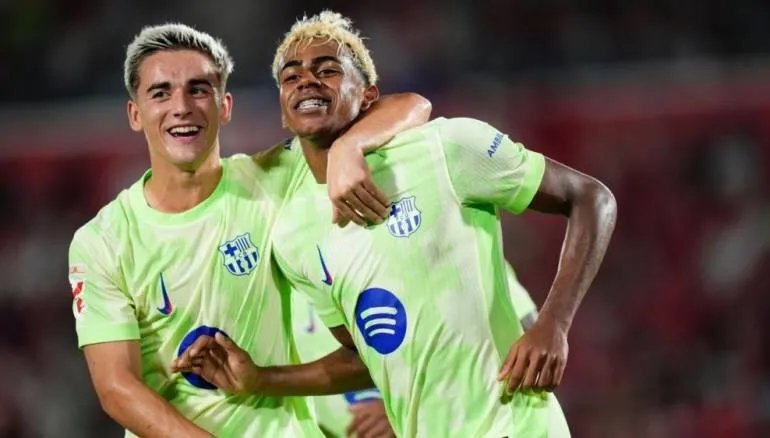 برشلونة يستهل حملة الدفاع عن لقب الدوري الإسباني بفوز ثلاثي على مايوركا