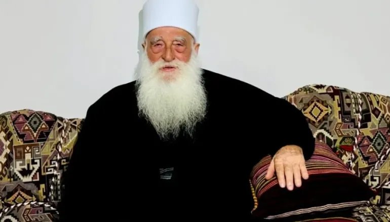 مليشيا تقتحم منزل شيخ العقل حمود الحناوي في السويداء وتمنعه من مغادرة منزله