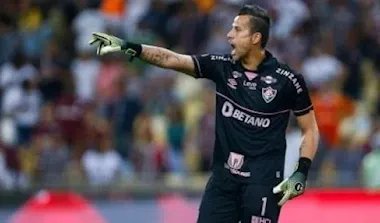 الحارس البرازيلي فابيو يعادل رقم بيتر شيلتون القياسي ويستعد للانفراد بالصدارة