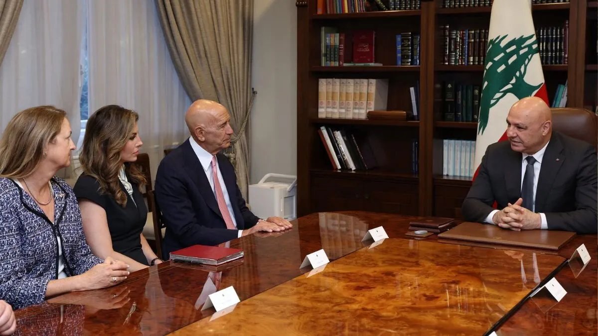 باراك يدعو إسرائيل للتعاون بعد موافقة لبنان على خطة نزع سلاح حزب الله