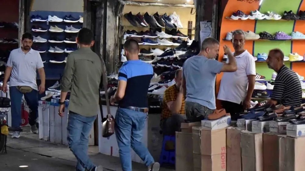 وزارة الاقتصاد تسمح باستيراد الأحذية والملابس الجلدية بشروط جديدة تبدأ في 2025