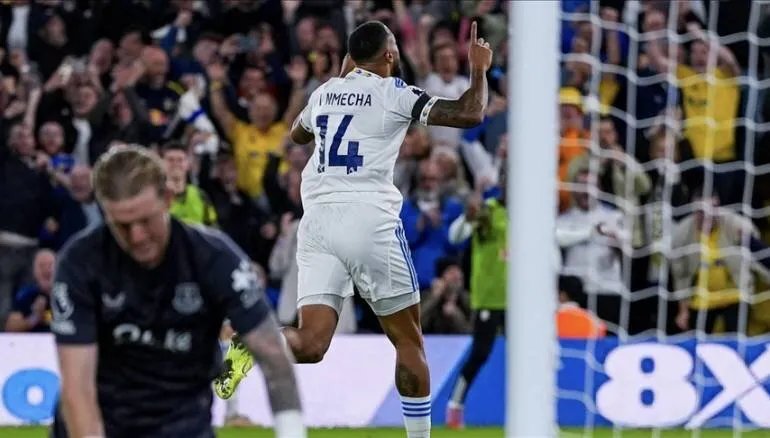 ليدز يونايتد ينطلق بقوة في الدوري الإنجليزي الممتاز بفوز على إيفرتون