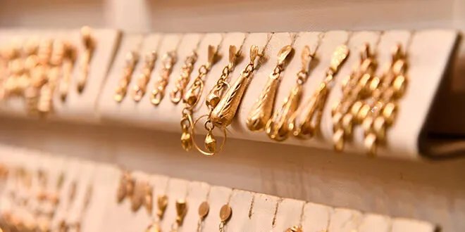 تراجع حاد في أسعار الذهب في السوق السورية: انخفاض بقيمة 10 آلاف ليرة للغرام