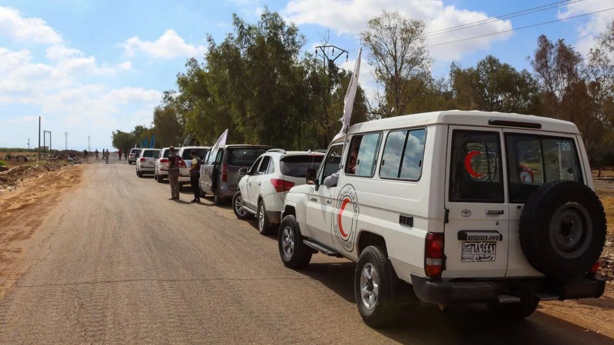 لأول مرة عبر بصر الحرير: قافلة مساعدات إغاثية تصل إلى السويداء بعد تغيير مسارها