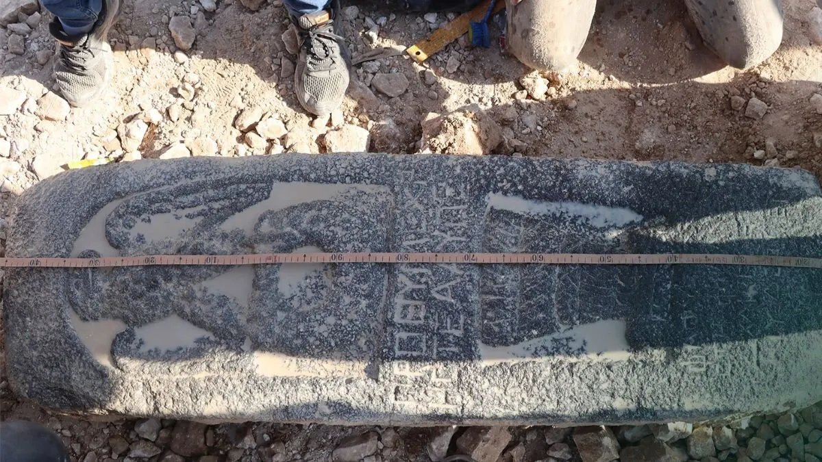 اكتشاف أثري في منبج: تفاصيل حول المجسم المكتشف وشاهدة جنائزية رومانية