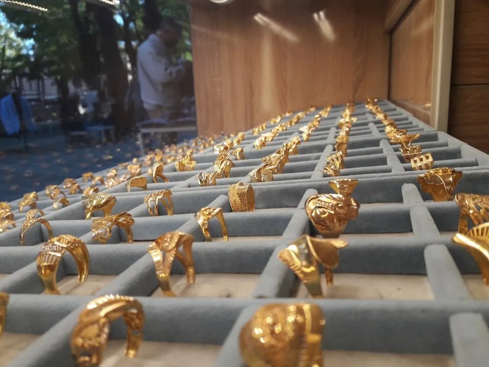 تذبذب أسعار الذهب في سوريا: انخفاض طفيف بعد ارتفاع ملحوظ