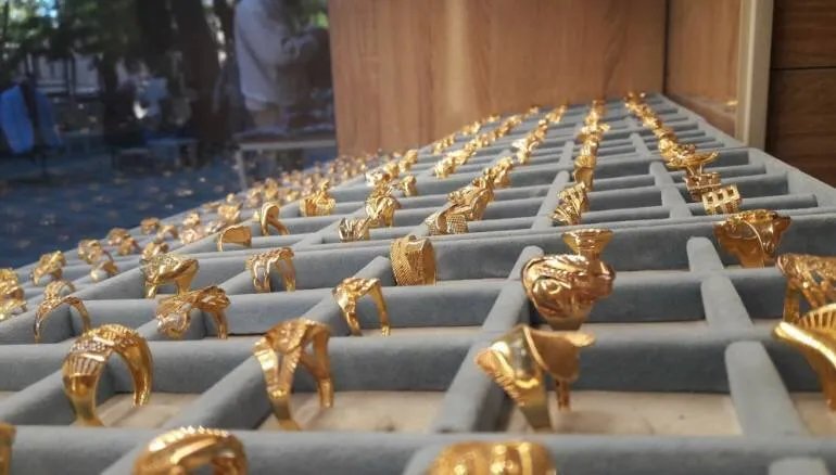 تذبذب أسعار الذهب في سوريا: انخفاض طفيف بعد ارتفاع حاد