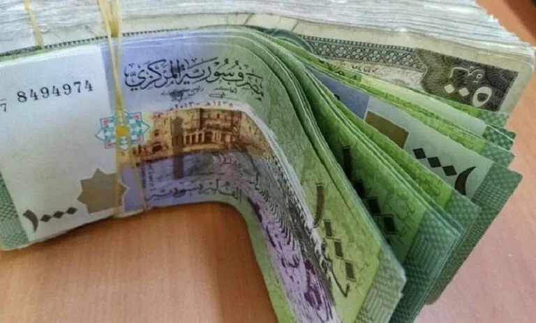 الليرة السورية تستعيد عافيتها: تحسن ملحوظ في سعر الصرف مقابل الدولار في السوق السوداء